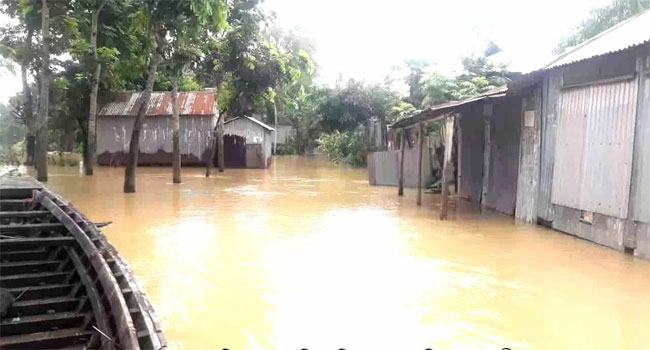 রৌমারীতে দ্বিতীয় দফায় বন্যা, শত শত মানুষ পানিবন্দী