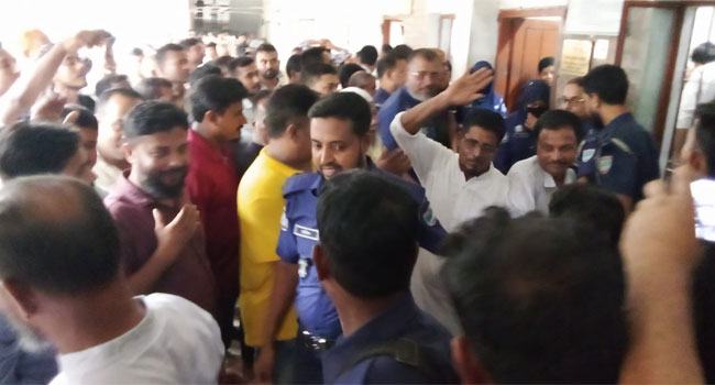 জামিন নিতে আসা বিএনপির ২৯ নেতাকর্মী জেল হাজতে
