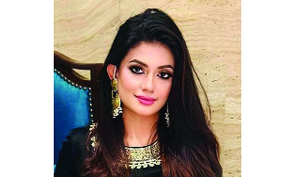 কাজল রেখার জন্য মন্দিরার হাতে প্রথম সম্মাননা