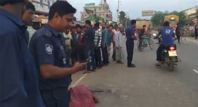 মহাদেবপুরে সড়ক দুর্ঘটনায় মোটরসাইকেলচালক নিহত
