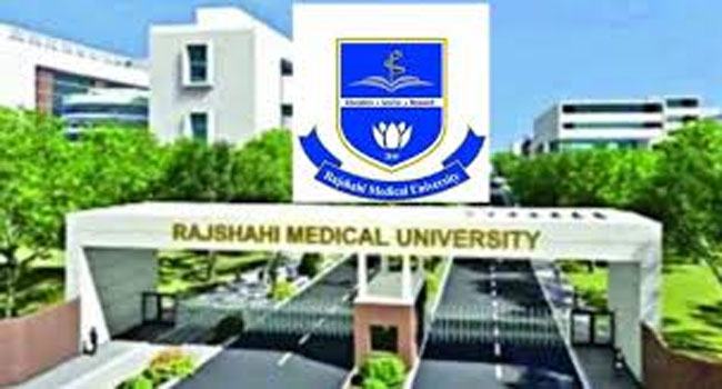 পরীক্ষার দাবিতে কাফনের কাপড় জড়িয়ে রাজশাহীতে শিক্ষার্থীদের অনশন