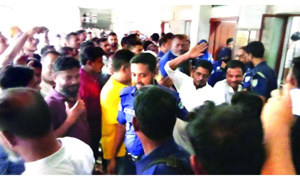 চুয়াডাঙ্গায় জামিন নিতে আসা বিএনপির ২৯ নেতাকর্মী জেলহাজতে