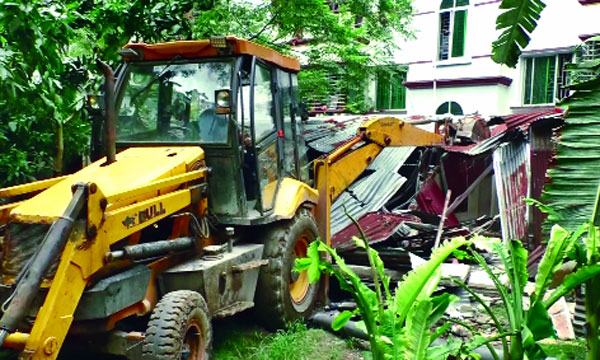 ময়মনসিংহে ৪০ বছর পর ২০ কোটি টাকা মূল্যের ‘শেরপুকুর’ দখলমুক্ত