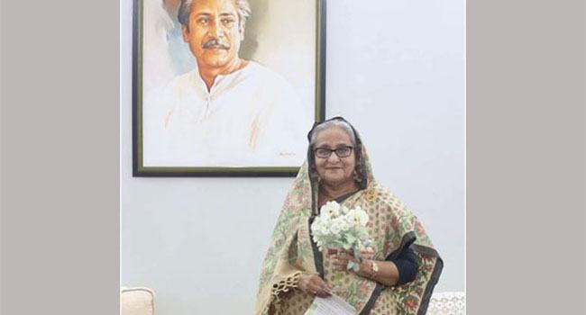 শেখ হাসিনাকে ‘ইকেবানা’ উপহার পাঠালেন হলি আর্টিসান হামলায় নিহত জাপানের হিরোশি তানাকার কন্যা