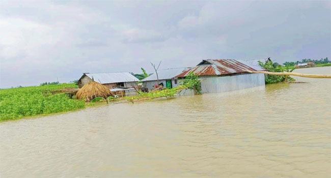 সুন্দরগঞ্জে বন্যায় ২০ হাজার মানুষ পানিবন্দী