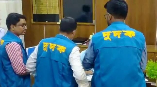 ‘ক্ষমতাবানদের বিরাগভাজন না হলে রুই-কাতলা ধরতে পারে না দুদক’