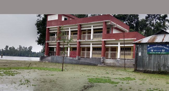 নাগেশ্বরীতে পানিবন্দী অর্ধলাখ মানুষ