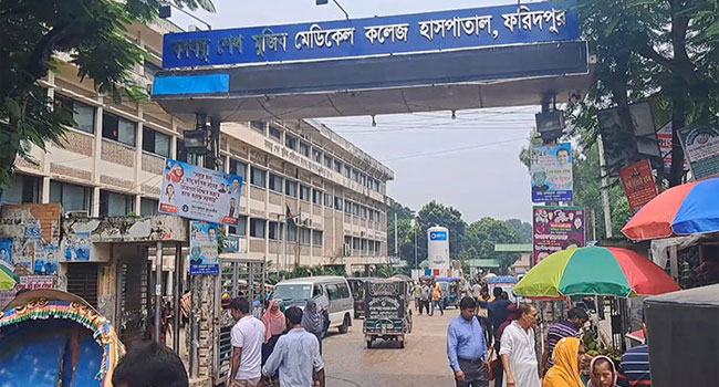 ফরিদপুরে পর্দাকাণ্ডের হাসপাতালে একের পর এক অগ্নিকাণ্ড! কারা জড়িত?