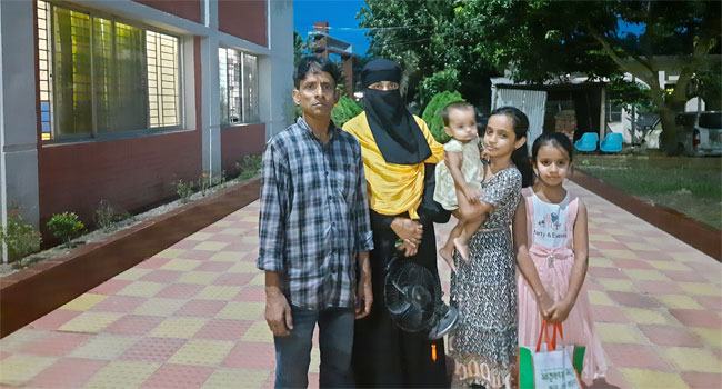 টাকা আত্মসাৎ করে পরিবারসহ বাড়ি থেকে ছোট ভাইকে বের করে দিলো বড় ভাই!