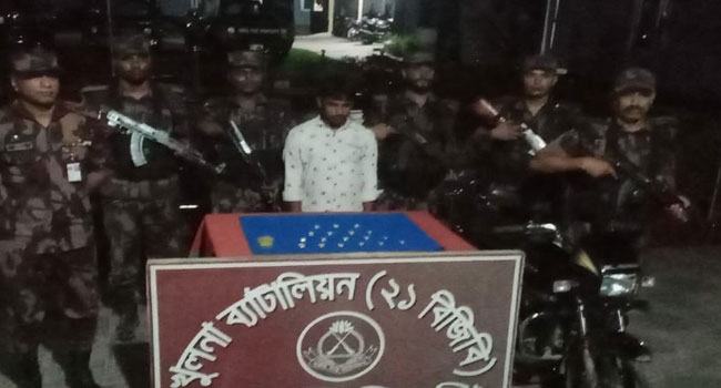 বেনাপোল সীমান্তে ২ কেজি স্বর্ণের বার উদ্ধার, আটক ১