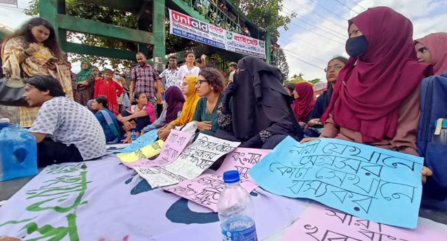 কোটা সংস্কারের দাবিতে ঢাকা-আরিচা মহাসড়ক অবরোধ