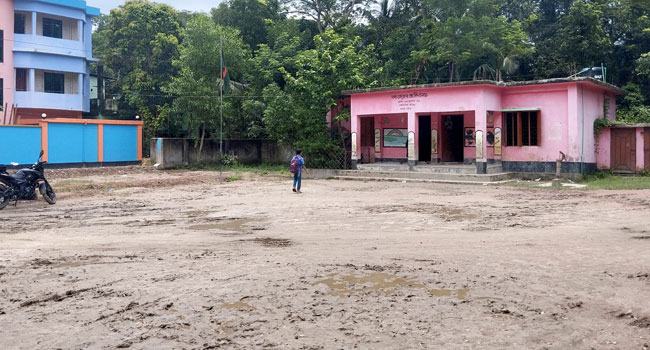 মামলা জটিলতায় বন্ধ স্কুল ভবনের কাজ, ব্যাহত হচ্ছে শিক্ষা ব্যবস্থা