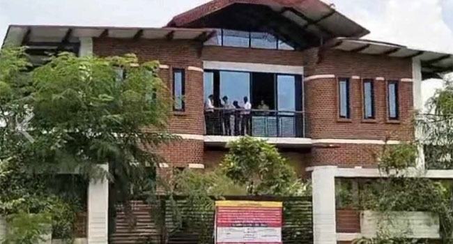 বেনজীরের ক্রোক করা বাড়িতে চলছে মালামাল জব্দের কাজ