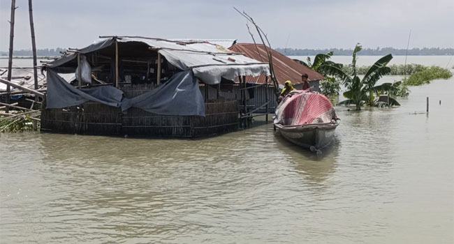 কুড়িগ্রামে দুর্ভোগে ২ লক্ষাধিক বানভাসী মানুষ