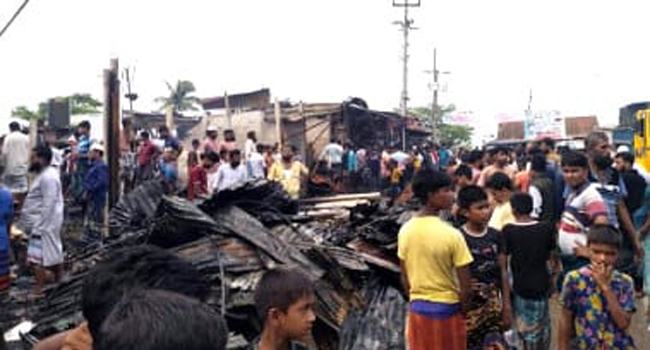 লক্ষ্মীপুরে ভয়াবহ আগুনে ১৫ দোকান পুড়ে ছাই
