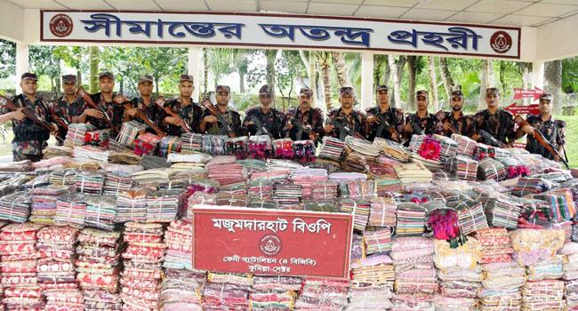 ফেনীতে ২ কোটি টাকার ভারতীয় শাড়ি আটক