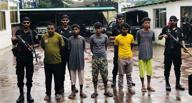 উখিয়ায় র‌্যাবের সাথে গোলাগুলি : অস্ত্র ও গুলিসহ ৫ আরসা সন্ত্রাসী গ্রেফতার