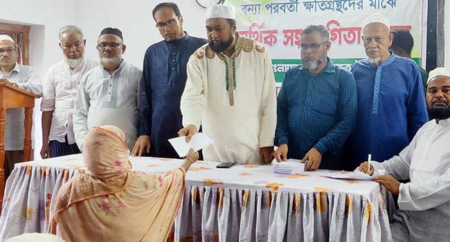 বন্যায় ক্ষতিগ্রস্তদের সিলেট মহানগর জামায়াতের আর্থিক সহায়তা প্রদান