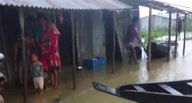 সুনামগঞ্জে বন্যার পানি এই বাড়ে এই কমে, পানিবন্দী লাখো মানুষ