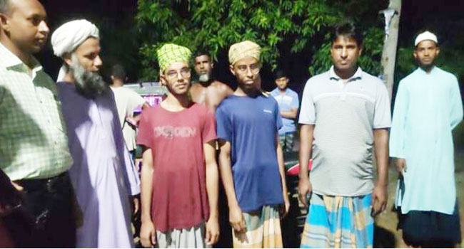 চৌগাছা সীমান্তে পতাকা বৈঠক করে ২ ছাত্রকে ফেরত দিল বিএসএফ