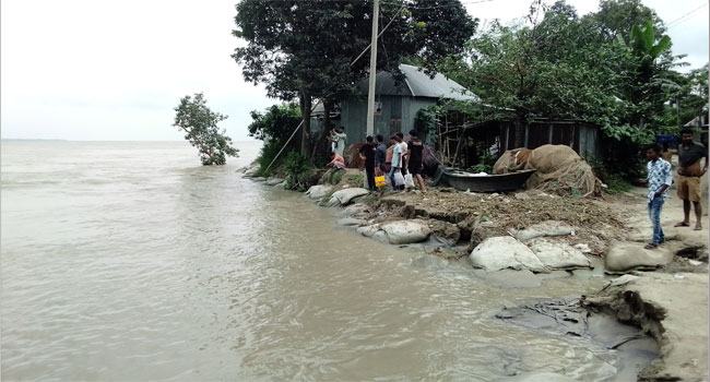 গোয়ালন্দে পদ্মার পানি বিপৎসীমার ওপরে