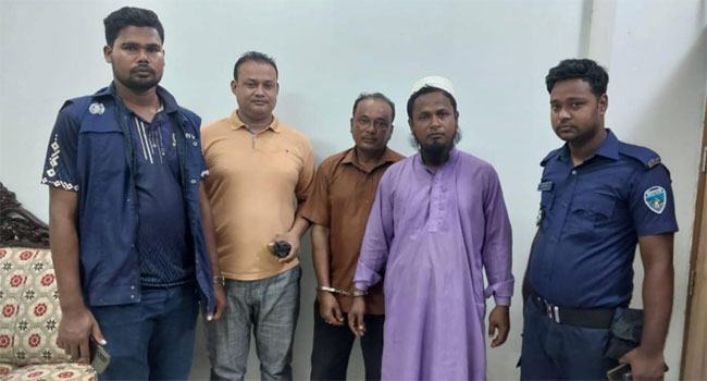 চেয়ারম্যানের নির্দেশে নারীকে নির্যাতন, সাবেক-বর্তমান ইউপি সদস্য গ্রেফতার