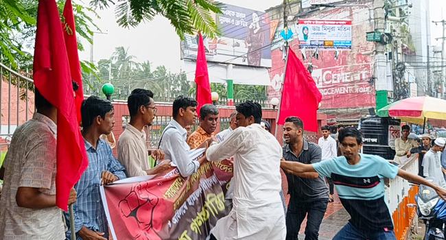 ফেনীতে কোটাবিরোধী মানববন্ধনে হামলা-মারধর