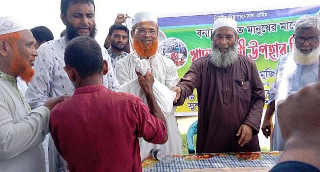 সুন্দরগঞ্জে বন্যার্তদের মাঝে জামায়াতের ত্রাণ বিতরণ