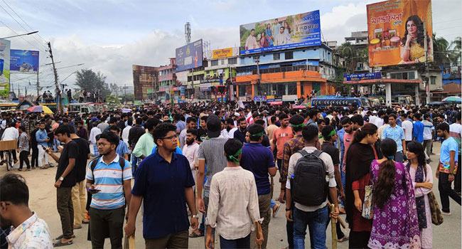 কোটা সংস্কার আন্দোলনে অচল বরিশাল, ধাওয়ায় পালাল ছাত্রলীগ