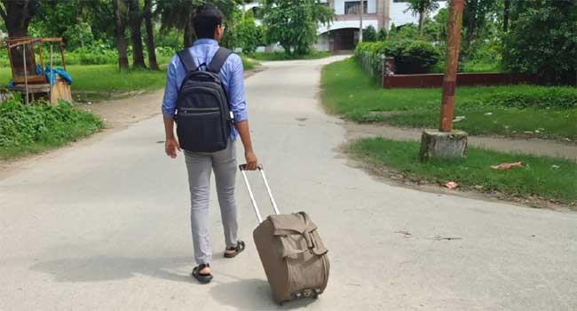১ ঘণ্টার নোটিশে ইবি ছাত্রদের হল ছাড়ার নির্দেশ