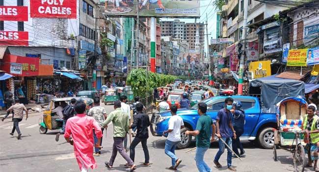 ফেনীতে শিক্ষার্থীদের ওপর ছাত্রলীগের হামলা, আহত ৫০