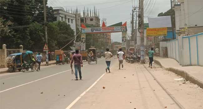 ব্রাহ্মণবাড়িয়ায় আন্দোলনকারীদের সাথে ছাত্রলীগের ধাওয়া-পাল্টা ধাওয়া
