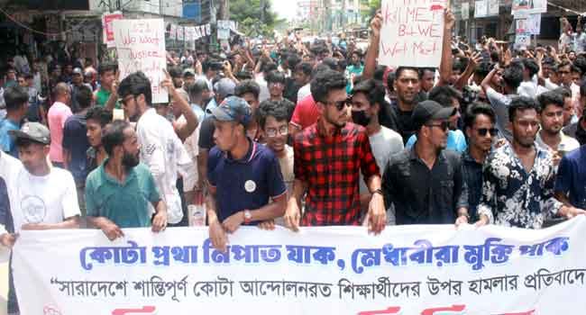 কোটা সংস্কারসহ শিক্ষার্থীদের ওপর হামলার প্রতিবাদে ফুলবাড়ীতে বিক্ষোভ ও সমাবেশ