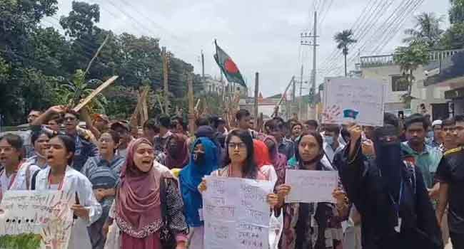 ব্রাহ্মণবাড়িয়ায় কোটা আন্দোলনকারীদের সাথে ছাত্রলীগের ধাওয়া-পাল্টা ধাওয়া, আহত ১০