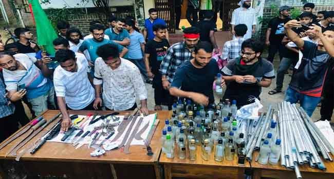 শাবি’র হলে আন্দোলকারীদের তল্লাশি, শর্টগান-রিভলবার ও মাদক উদ্ধার