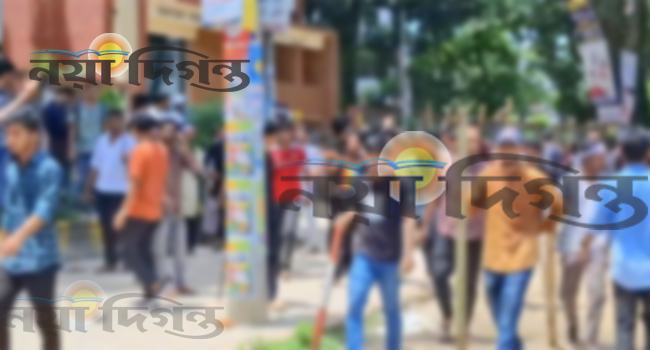 মিরপুরের লাঠিসোটা নিয়ে শিক্ষার্থীদের ধাওয়া