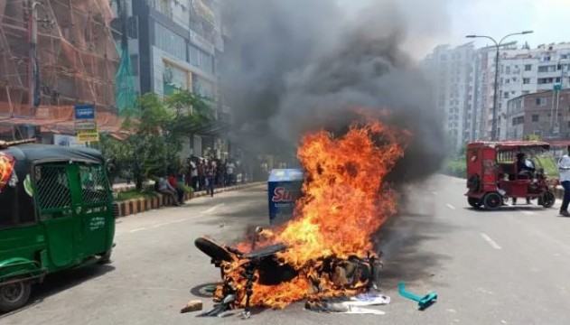 সায়েন্স ল্যাব-উত্তরা-মিরপুরে পাল্টাপাল্টি সংঘর্ষ