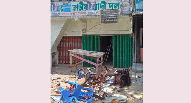 পটিয়ায় বিএনপি অফিস ভাঙচুর যুবলীগের বিরুদ্ধে