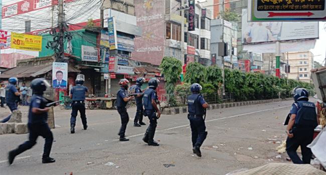 কোটা সংস্কার আন্দোলন : শিক্ষার্থী-পুলিশ সংঘর্ষে ফেনী রণক্ষেত্র