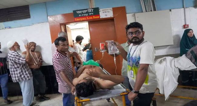 ‘ভাই গলি দিয়া যাইতেছিল, হুট কইরা একটা গুলি আইসা ওর পেটে হান্দে’