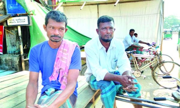 ‘এক সপ্তাহ ধরে পরিবার নিয়ে অনেক কষ্টে রয়েছি’