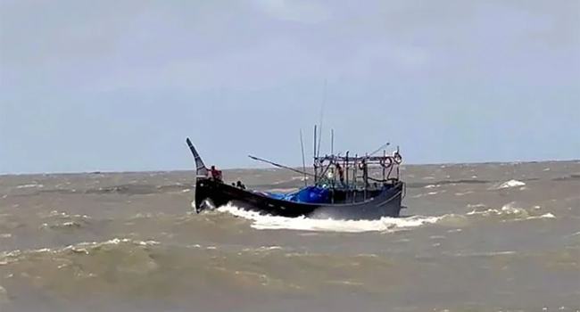টেকনাফ-সেন্টমার্টিন নৌপথে ট্রলার ডুবি : ২ উদ্ধারকারীর লাশ উদ্ধার