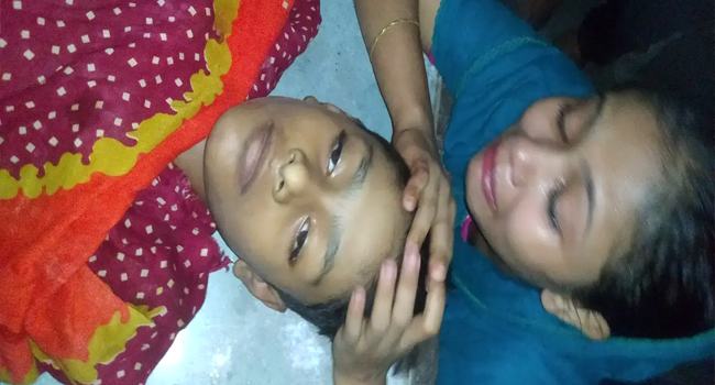 বন্ধুদের সাথে বল খেলতে যেয়ে গুলিবিদ্ধ হয়ে মারা যায় শিশু তামিম