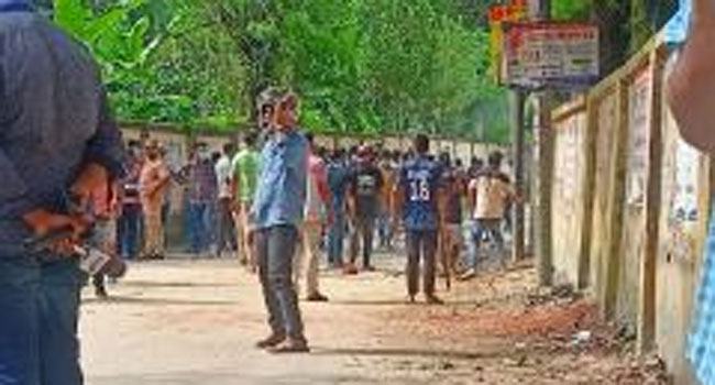 কুমিল্লায় দেশীয় অস্ত্রহাতে ছাত্রলীগ-আ.লীগের মহড়া