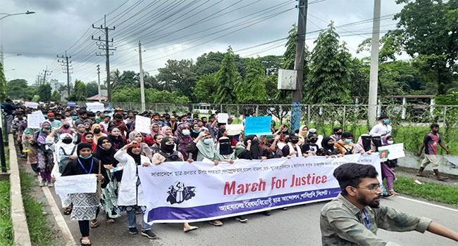 সিলেটে মিছিলে বাধা, টিয়ারশেল ও সাউন্ড গ্রেনেড দিয়ে ছত্রভঙ্গ