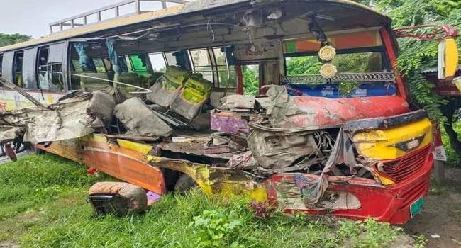 রাজবাড়ীতে বাস-ট্রাকের সংঘর্ষে হেলপারসহ নিহত ৩, আহত ৪