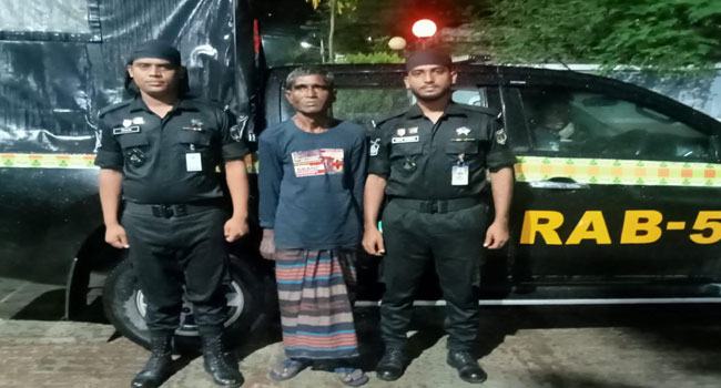 চাঁপাইনবাবগঞ্জে ৪২৫ বোতল ফেনসিডিল জব্দ, গ্রেফতার ১