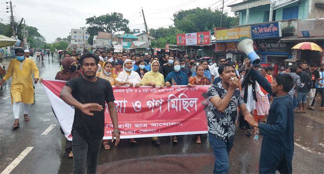 গাইবান্ধায় ছাত্র-জনতার গণমিছিলে পুলিশের বাধা