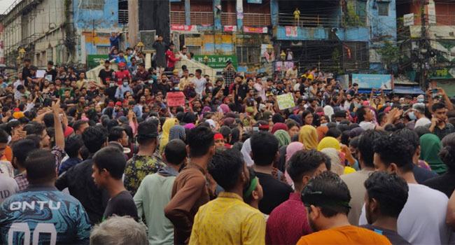 ছাত্র-জনতার গণমিছিলে উত্তাল বগুড়া, গ্রেফতার ২