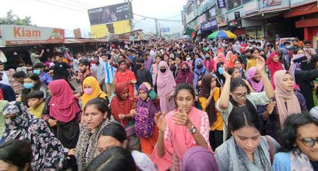 বরিশালে ছাত্র-জনতার গণমিছিল